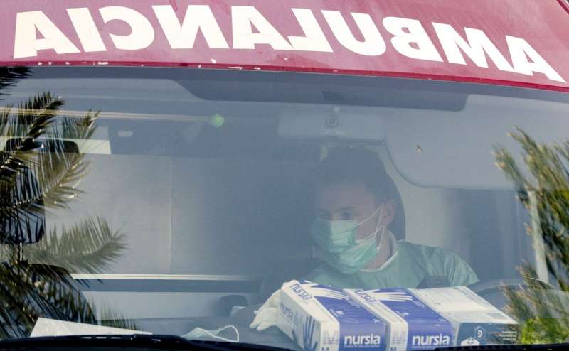 Un conductor de ambulancia en un servicio. EFE/Kai Försterling
