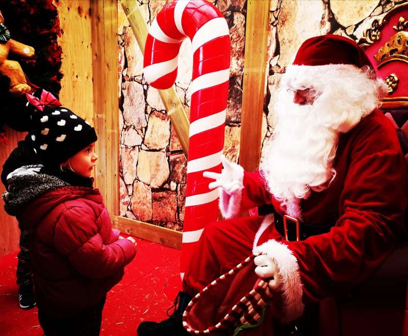 Foto de Papá Noel en la Feria de Confrides/ EPDA Foto de Papá Noel en la Feria de Confrides/ EPDA