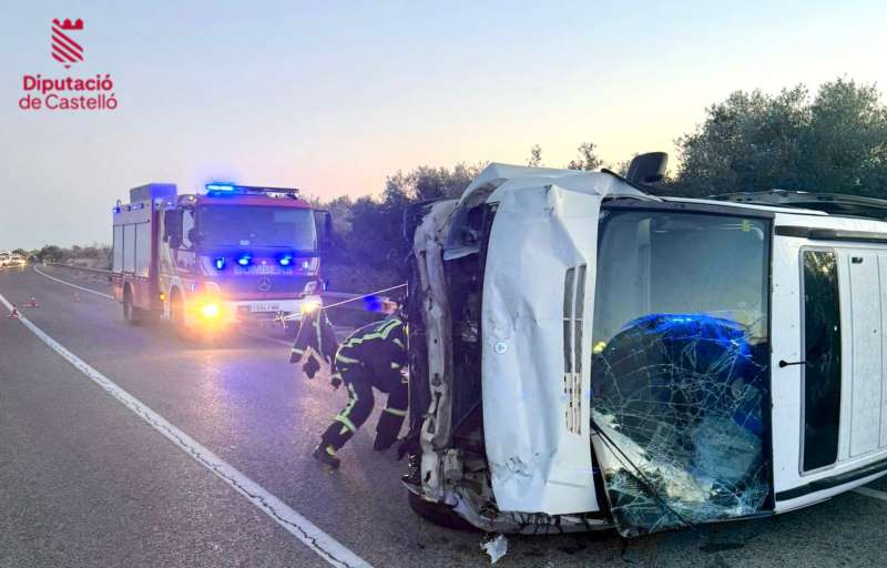 Imágenes del accidente cedidas por los bomberos. / EPDA