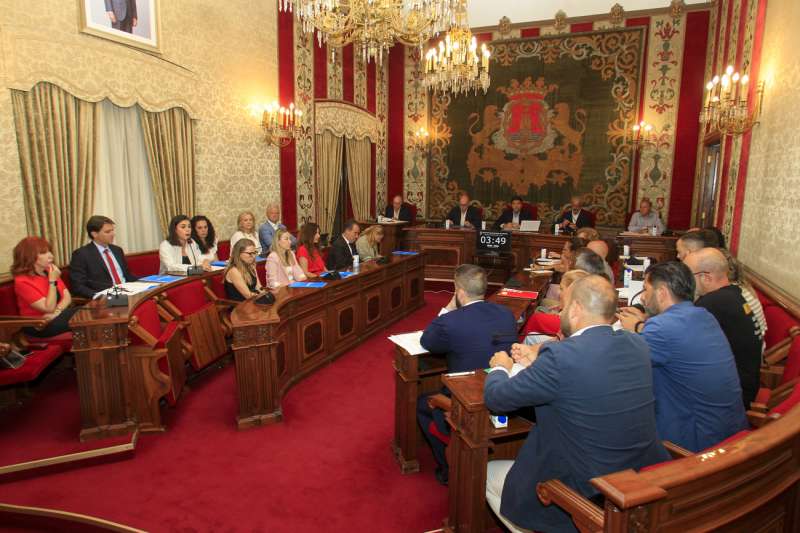 Vista general de un pleno del Ayuntamiento de Alicante. Archivo/EFE/Morell