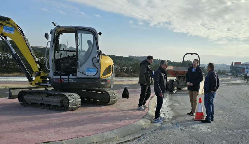 Obras en el polígono Tabach de Cheste. /EPDA