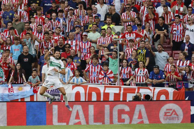 Rafa Mir celebra un gol para el Elche. /EPDA