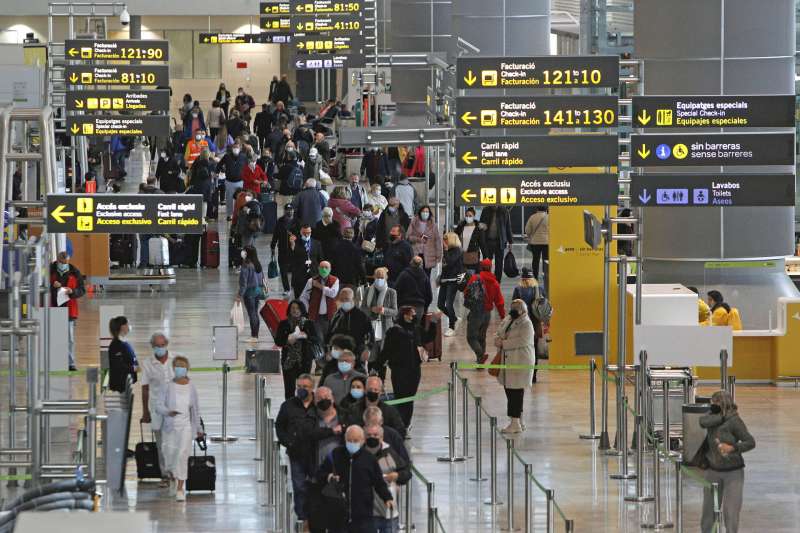 Vista de la zona de facturación del aeropuerto Alicante-Elche Miguel Hernández. EFE/Morell/Archivo
