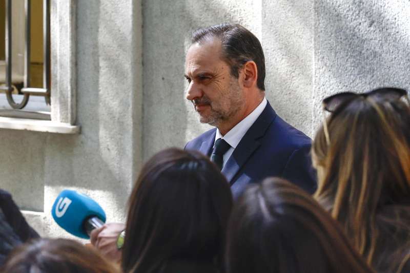 El exministro Jose Luis Ábalos, a la salida del Tribunal Supremo. Archivo/ EFE/J.J. Guillén
