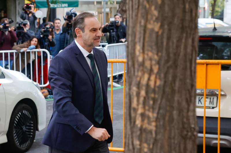 El exministro Jose Luis Ábalos a su llegada a una de las declaraciones en el Tribunal Supremo. EFE/Zipi Aragón
