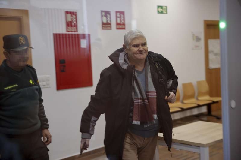 El inspector jefe del Consorcio Provincial de Bomberos de Valencia, José Miguel Basset, a su llegada al juzgado de Catarroja. EFE/Manuel Bruque
