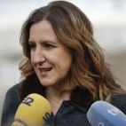 La alcaldesa de Valencia, María José Catalá, visita los trabajos de rehabilitación de las piscinas del Parque del Oeste. EFE/Biel Aliño