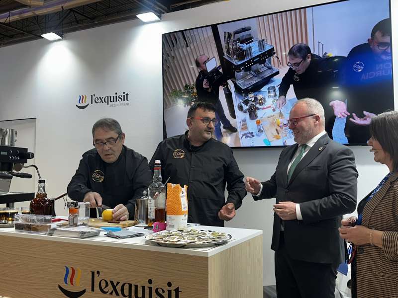Showcooking del cremaet por parte del Restaurant El Camí de Xeraco./EPDA Showcooking del cremaet por parte del Restaurant El Camí de Xeraco./EPDA