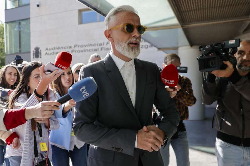 El exgerente de Imelsa y autodenominado "yonqui del dinero", Marcos Benavent, a su llegada a la Ciudad de la Justicia para declarar como testigo en el juicio del caso Erial en 2024. EFE/Manuel Bruque/Archivo