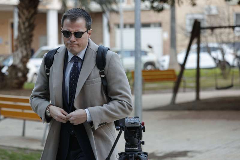 El ex secretario autonómico de Presidencia de la Generalitat Cayetano García el día en el que acudió a declarar como testigo ante la jueza de Catarroja (Valencia). EFE/Manuel Bruque
