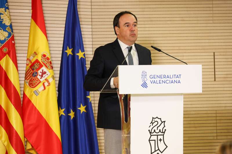 El president, Juanfran Pérez Llorca, presenta la Estrategia contra el Cáncer de la Comunitat Valenciana 2026-2030 de la Generalitat. / EPDA