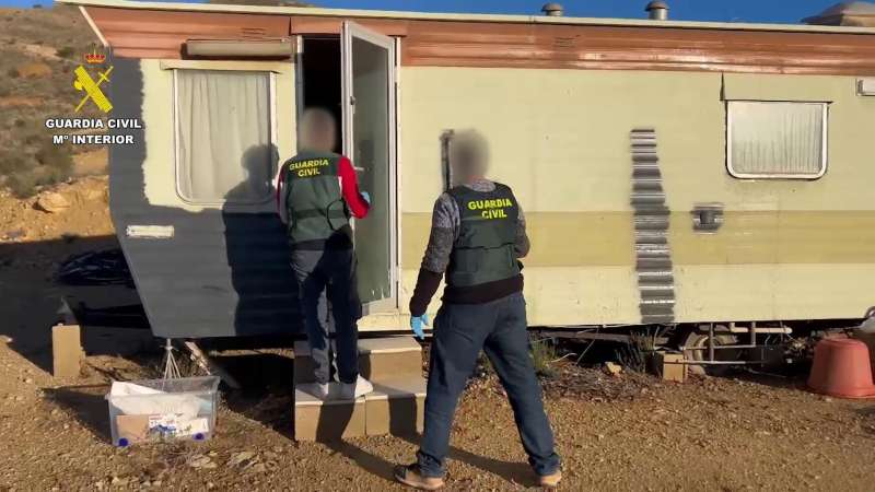 Imagen de la detención, facilitada por la Guardia Civil. EFE
