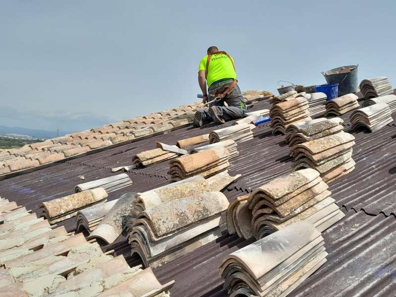 Imagen de archivo de una persona trabajando en la obra./EPDA