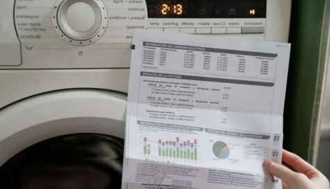 El precio de la luz este viernes 16 de octubre concentra las horas más baratas del mercado mayorista entre el mediodía y primera hora de la tarde. El precio de la luz este viernes 16 de octubre concentra las horas más baratas del mercado mayorista entre el mediodía y primera hora de la tarde.