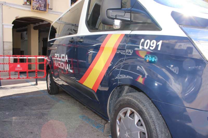 Imagen de la Policía Nacional en Ontinyent. / EFE
