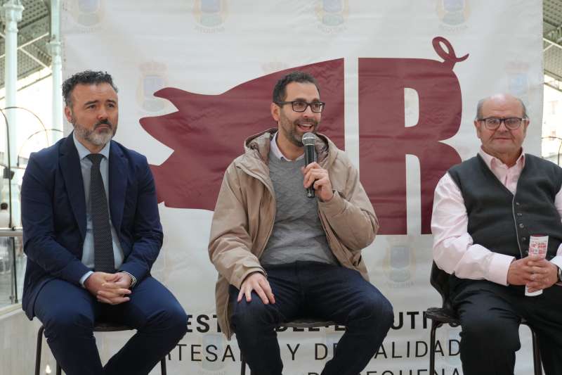 Mario Sánchez, alcalde de Requena, durante la presentación./LAURA FLORENTINO