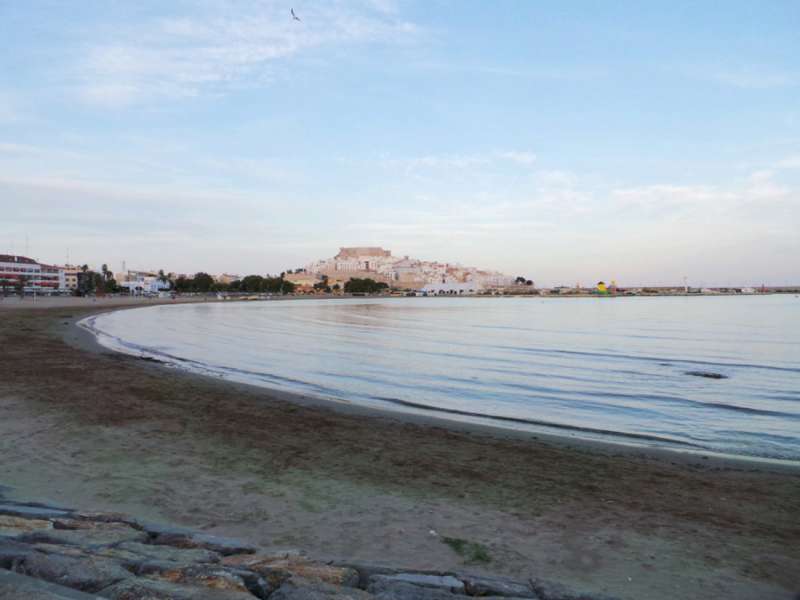 Vista panorámica de una de las playas de la localidad de Peñíscola, en una imagen de archivo. EFE/Txema Ruíz
