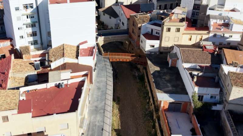 1548_Vistas_aeereas_de_la_Calle_bu_ol_y_Puente_viejo__1_.jpg