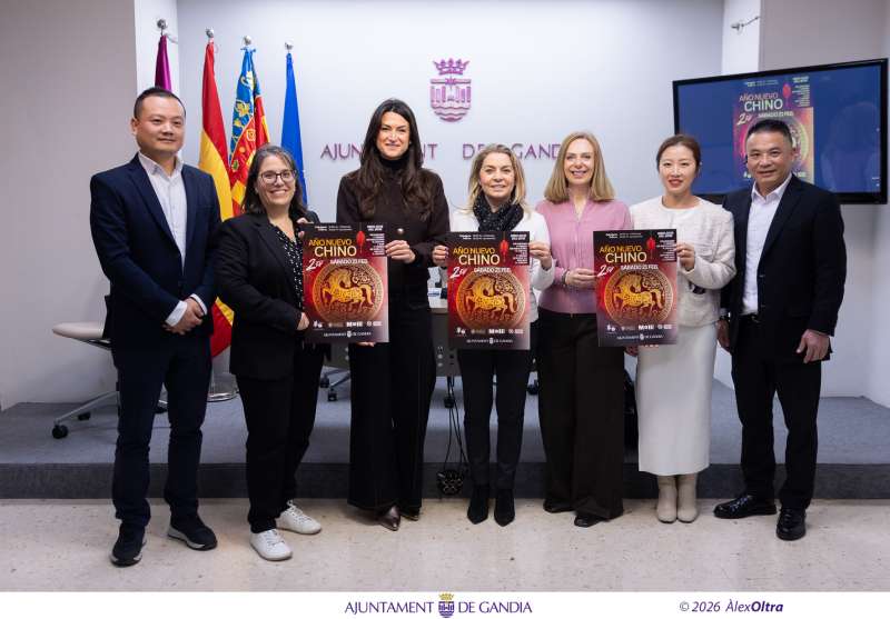 Representantes del ayuntamiento de Gandía, Moll Motor, Universitat Politècnica de València, el Instituto Tongwen, y la Asociación de Comerciantes Chinos de la Comunidad Valenciana. / EPDA