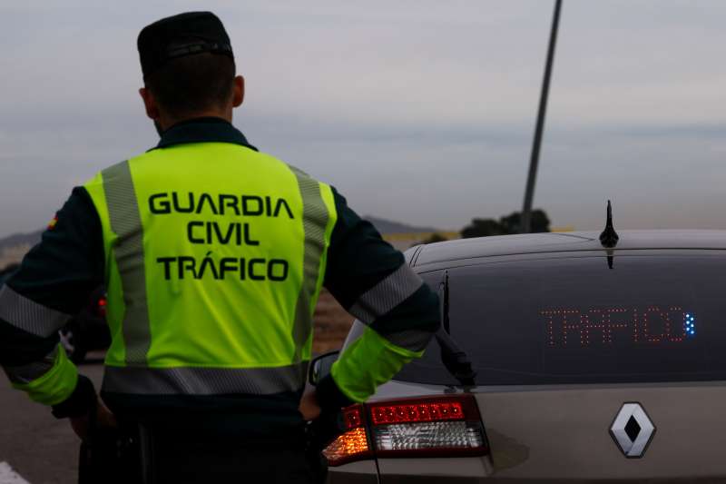 Cortada la A-33 en La Font de la Figuera por rachas huracanadas de viento. / Foto: EFE