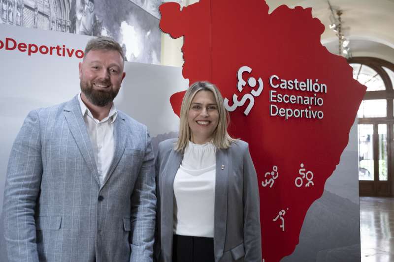 El diputado de Deportes, Iván Sánchez, y Marta Barrachina, presidenta de la Diputación de Castellón. / EPDA