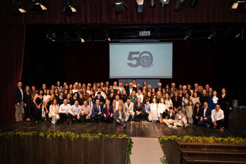 Gala fallera por el 50 aniversario de la Falla Mitja Capa de Benifaió. / EPDA