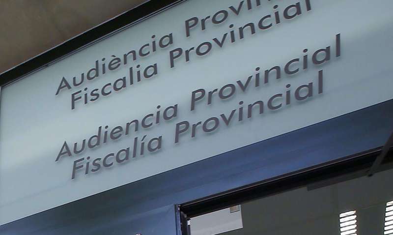 Entrada a la Audiencia Provincial de Alicante.EFE/ Manuel Lorenzo
