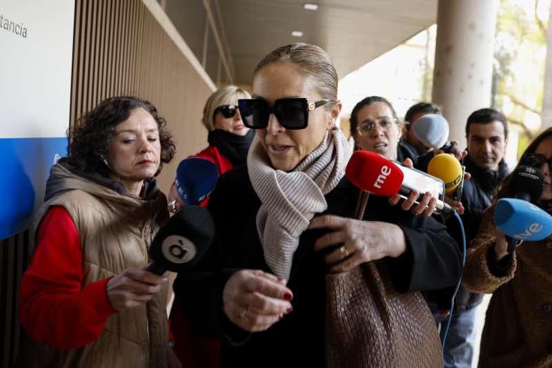 Maite Gómez, la jefa de prensa del president de la Generalitat el 29 de octubre de 2024, Carlos Mazón, a su llegada a su citación como testigo ante la jueza de la dana. EFE/Ana Escobar
