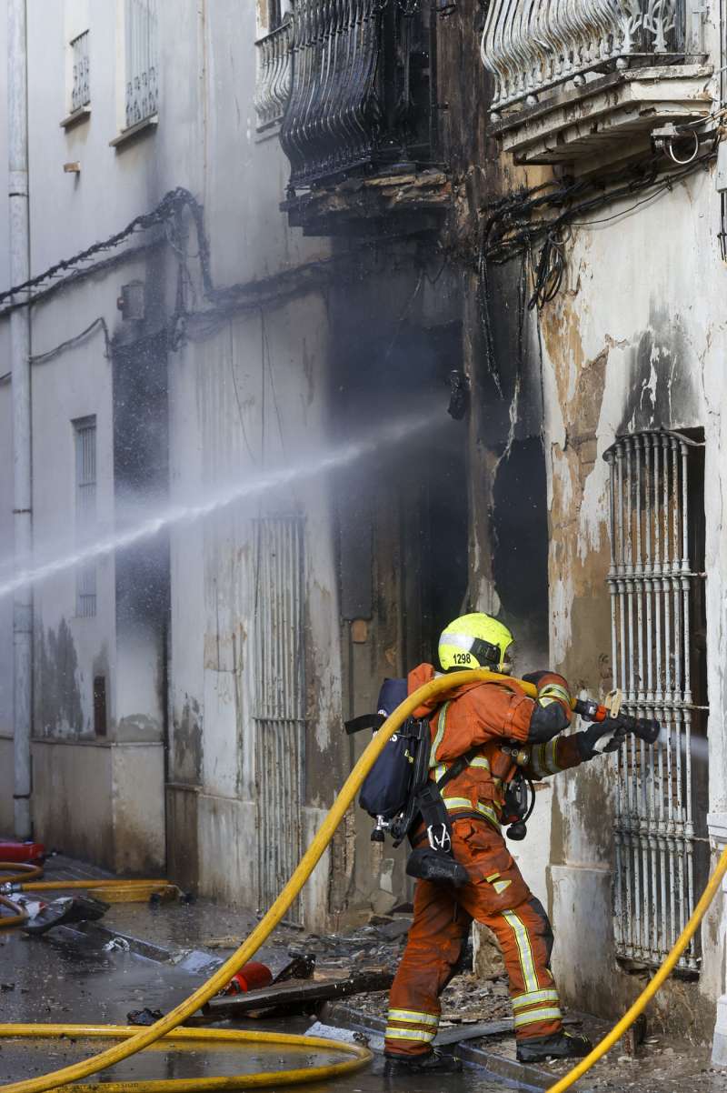 Imagen de archivo de un bombero. EFE/ Kai Forsterling /Archivo
