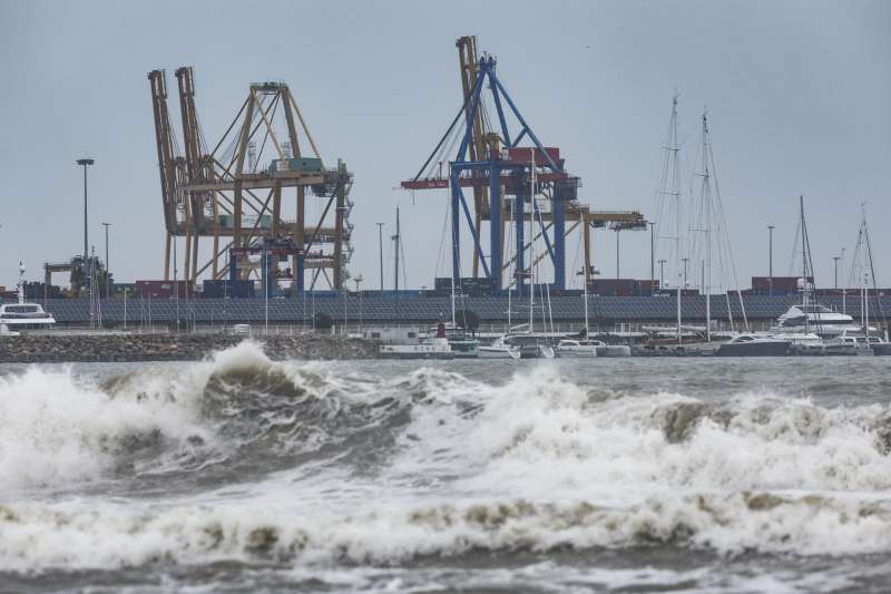 Cierran el Puerto de Valencia al tráfico marítimo por fuertes rachas de viento