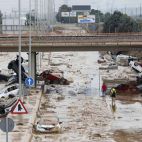 Imagen de archivo del aspecto que tenía la carretera que une Valencia y Torrent tras la dana de octubre de 2024.