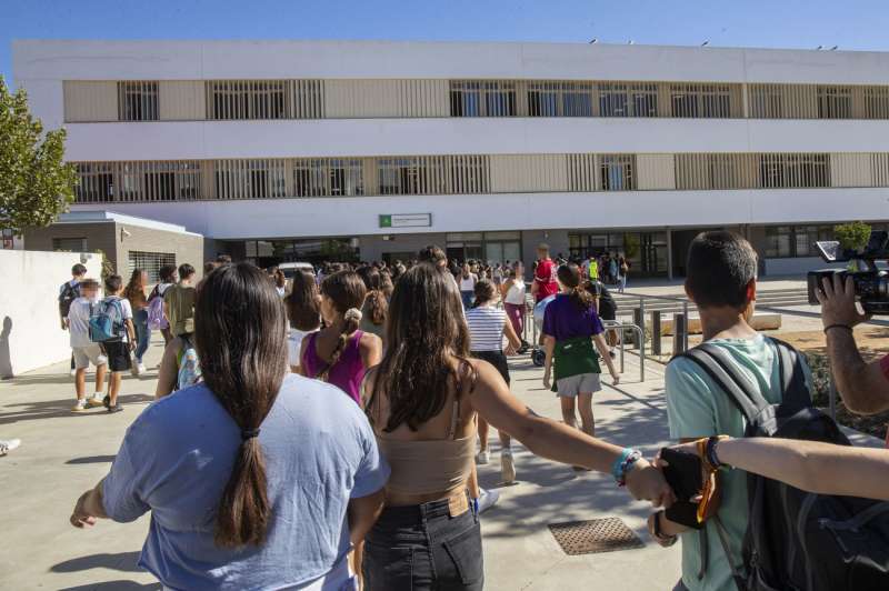 Alumnos del instituto en una imagen de archivo. EFE/ Román Ríos
