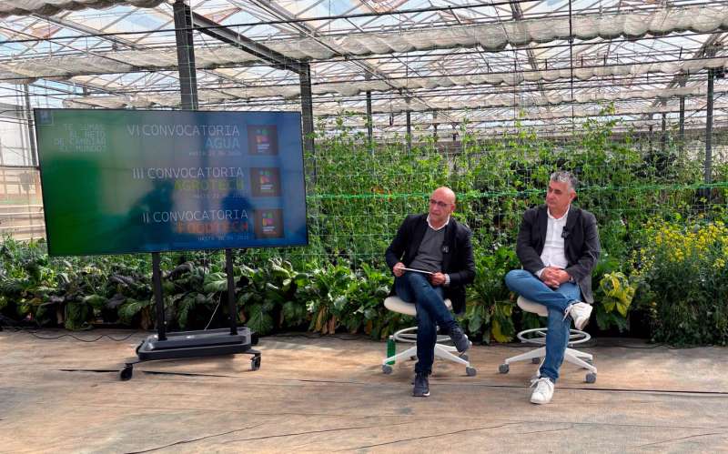 De izquierda a derecha, Ricardo García Lorenzo, director de Cajamar Innova y director de Innovación Agroalimentaria de Fundación Grupo Cajamar, y Juan Carlos Gázquez, director adjunto de Cajamar Innova y director de Innovación Tecnológica de Fundación Grupo Cajamar.
