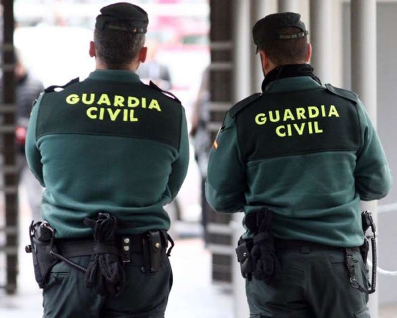 Imagen de archivo de dos agentes de la Guardia Civil.
