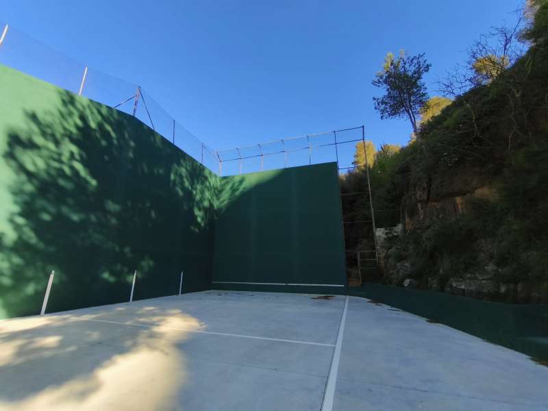 Frontón tras las obras de mejora. EPDA