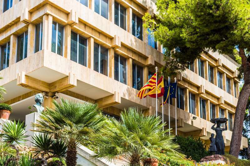 Fachada del Ayuntamiento de Benicàssim. / EPDA
