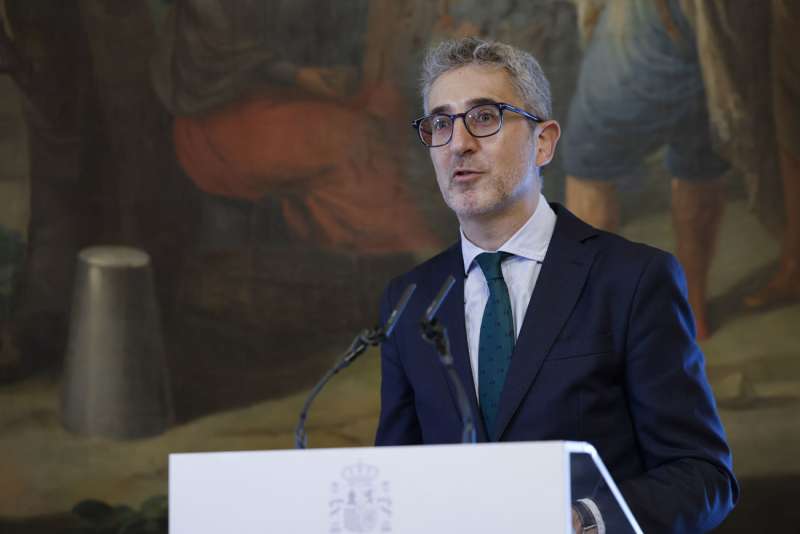 El nuevo ministro de Hacienda, Arcadi España, interviene durante el acto de traspaso de carteras este viernes en Madrid. EFE/ Mariscal
