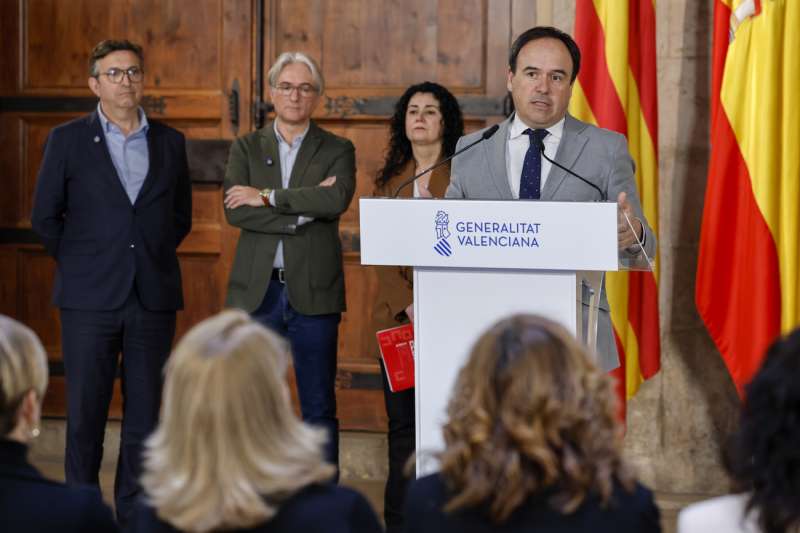 El president de la Generalitat, Juanfran Pérez Llorca, tras la reunión extraordinaria del Observatorio de la Industria y de los Sectores Económicos Valencianos. EFE/Ana Escobar
