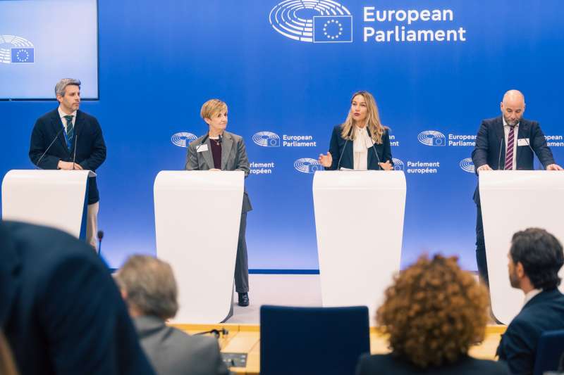 La industria cerámica valenciana en el Parlamento Europeo. / EPDA