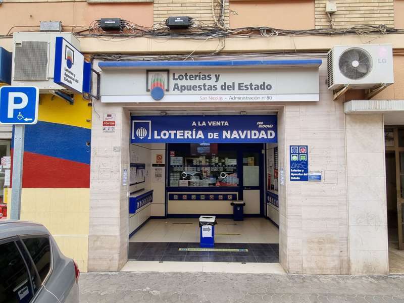 Imagen de archivo de una administración de Lotería. / EPDA

