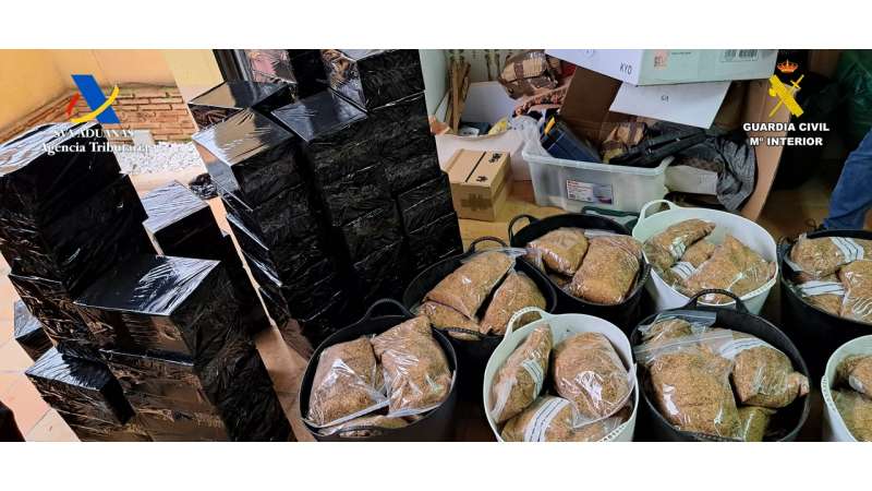 En una operación de la Guardia Civil y Vigilancia Aduanera se han incautado 157 kilos de picadura, una máquina de picar, envases para la distribución del tabaco, varias básculas y otros utensilios para el empaquetado. /EPDA