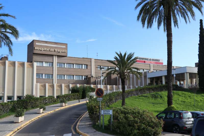 El Hospital de Sagunt, que pronto iniciará las obras de un nuevo edificio de consultas externas para descongestionar la atención. / EPDA