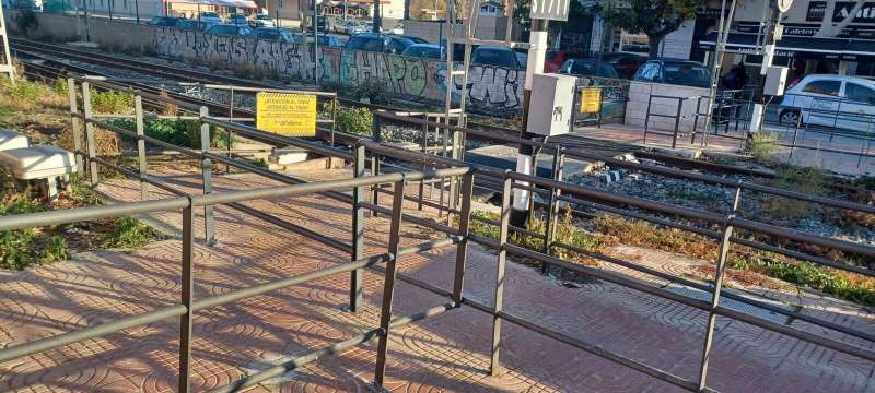 Paso peatonal en la estación de Metro de l"Eliana. /EPDA