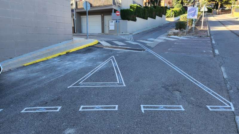 Una calle de Gilet que se pintó recientemente. / EPDA