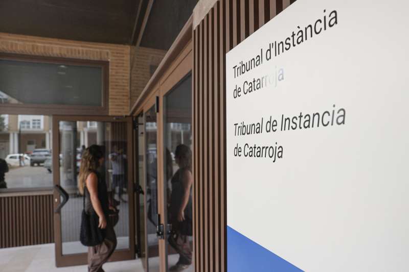 Entrada a los juzgados de Catarroja. ARchivo/EFE/Manuel Bruque
