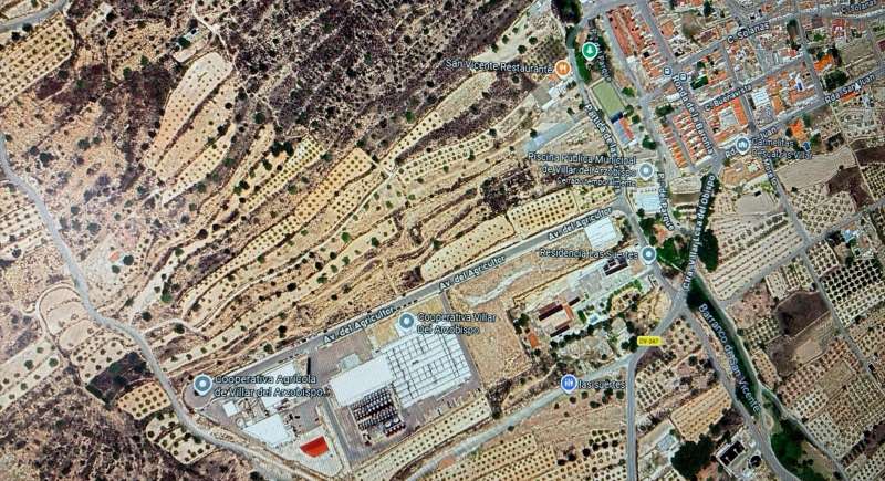 Terrenos adquiridos para la construcción de una residencia y un centro de día en Villar del Arzobispo. /EPDA