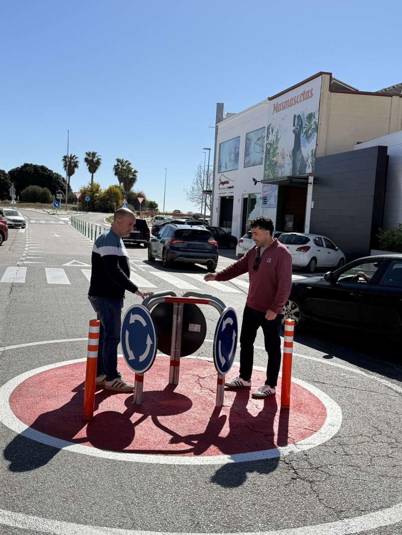 Nueva rotonda en el Camí Llauri de Massamagrell./EPDA