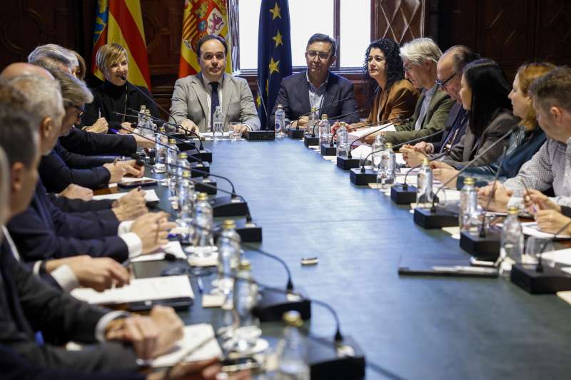 El president de la Generalitat, Juanfran Pérez Llorca, preside la reunión extraordinaria del Observatorio de la Industria y de los Sectores Económicos Valencianos. EFE/Ana Escobar