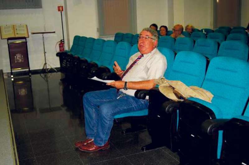 Sancho Sempere en un pleno que pasó de secretario municipal a vecino afectado. EPDA