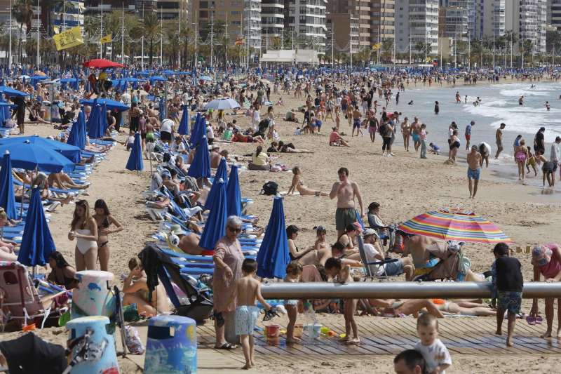 Vista de la playa de Benidorm. EFE/Morell
